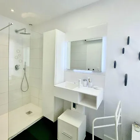 Avec Wc Et Salle De Bain Privative - Centre *